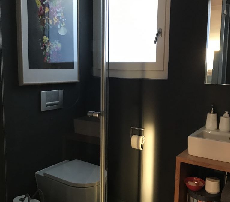 Hunenberg House – The Guest Loo