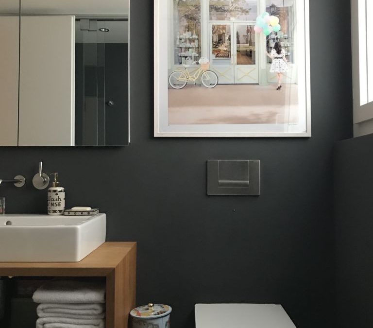 Hunenberg House – The Girls Bathroom