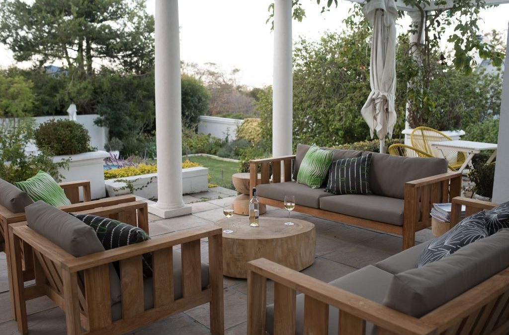 Elphinstone House – Patio and Garden